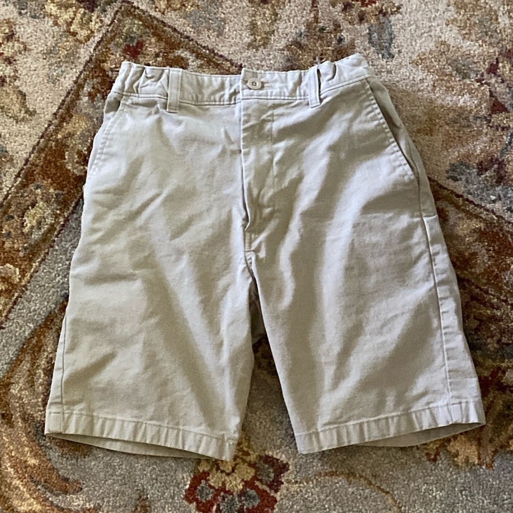⭐️ Gently worn ⭐️ 1 pair of Class Club khaki shorts, size 14